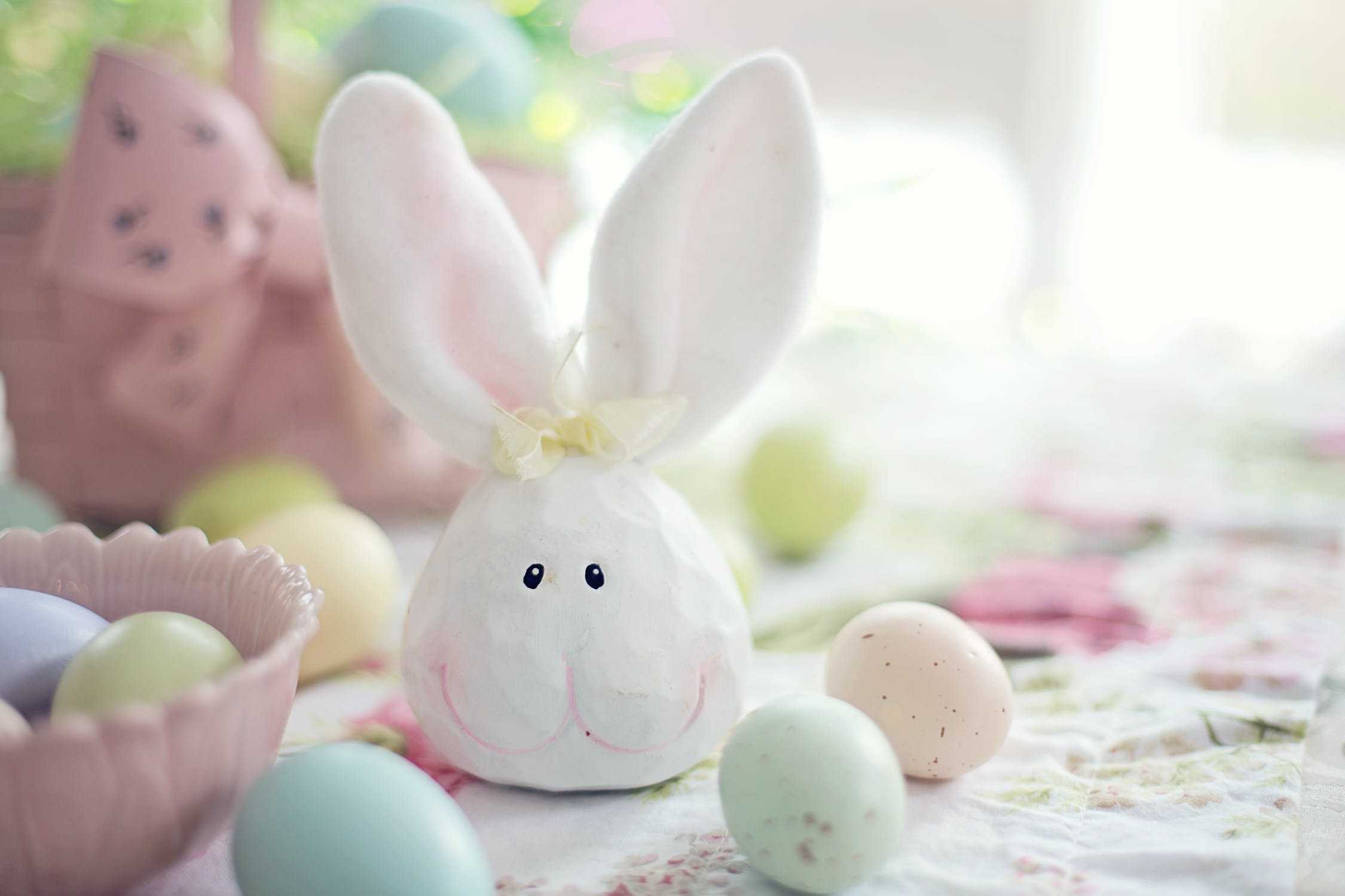 10 Hörgeschichten für Kinder zu Ostern